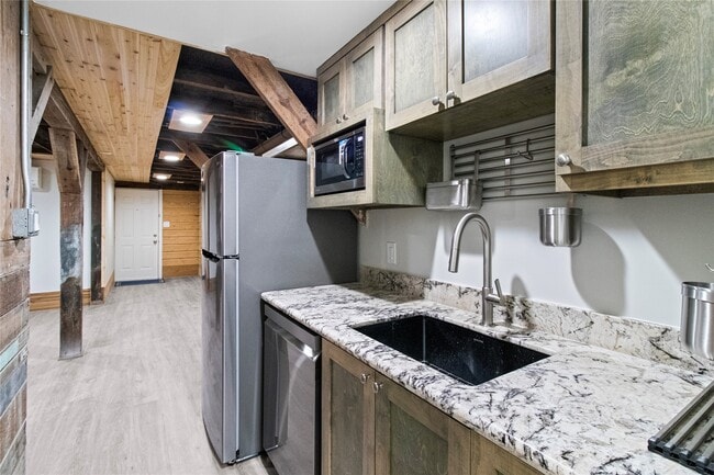 Building Photo - 2603 Bernardo De Galvez Ave