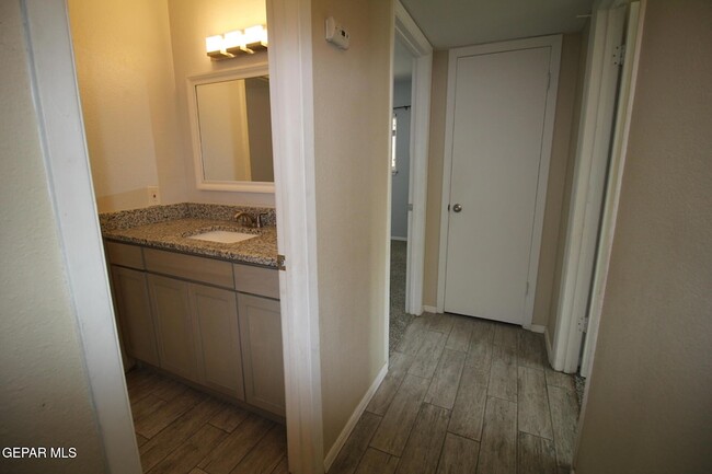 Building Photo - 351 Duanesburg St
