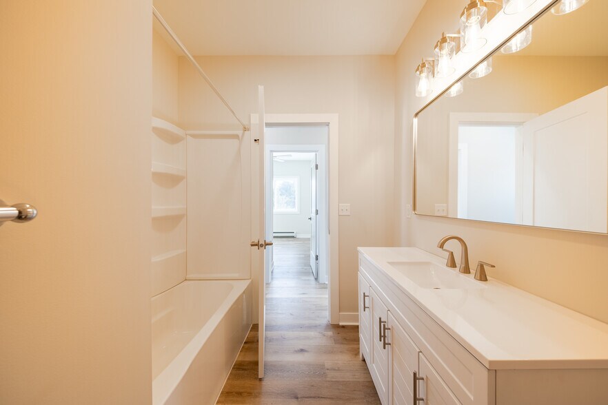 Building Photo - 412 W Baraga Ave