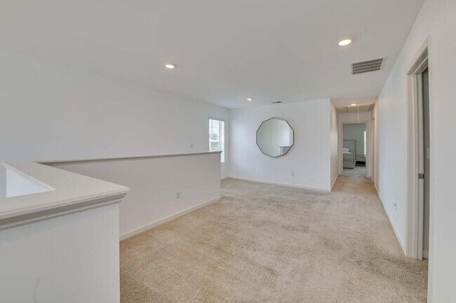 Building Photo - 262 Tahoe Drive