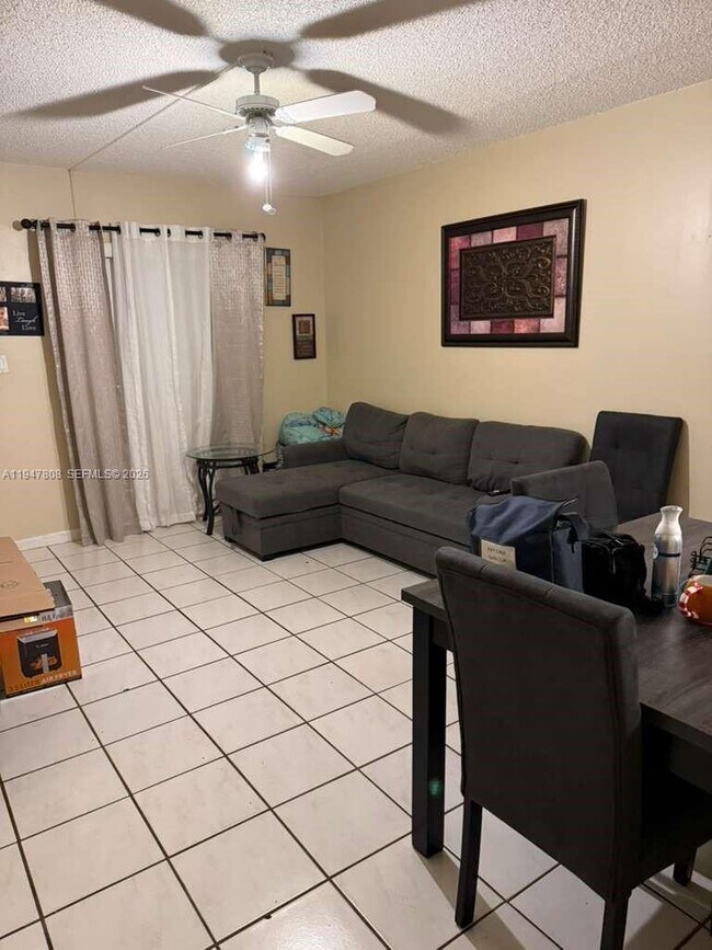 Building Photo - 6031 Shaker Wood Cir