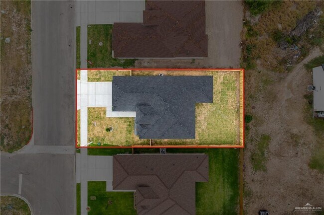 Building Photo - 17 N Revolution St