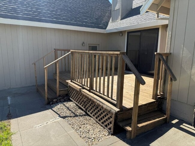 Building Photo - Unique 2 Bedroom Country Property Vacaville *Star Rentals