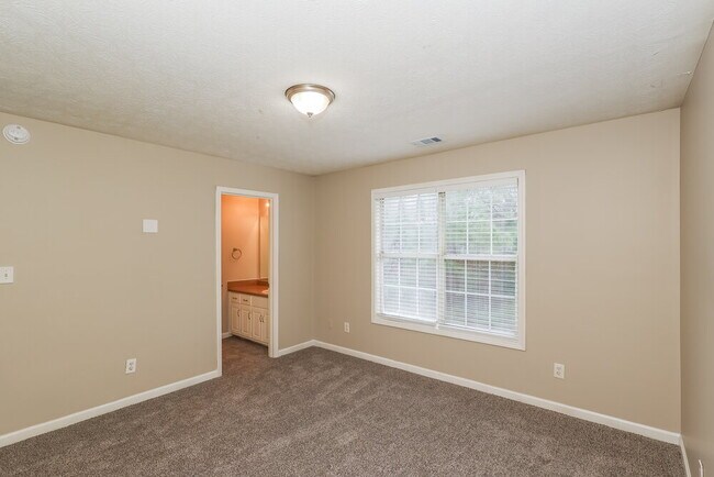 Building Photo - 115 Stratmore Pl