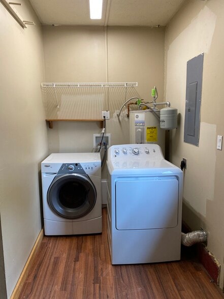 Building Photo - 1261 NE Dempsey Dr