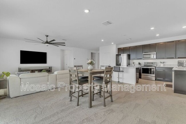 Primary Photo - 1417 E Mark Ct