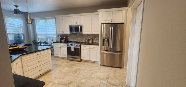 Building Photo - 13027 5 Brooks