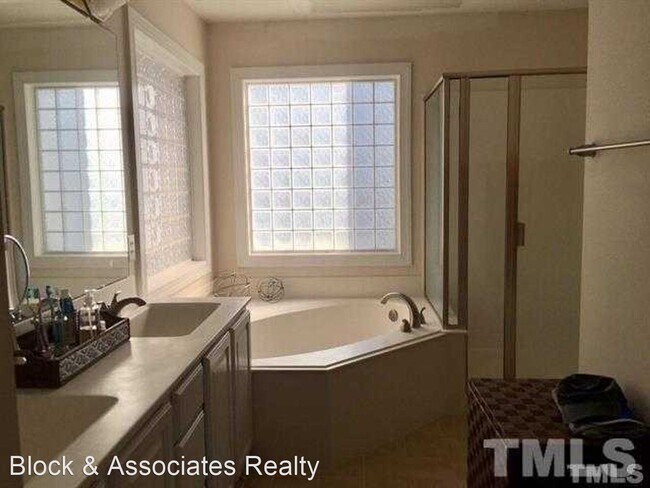 Building Photo - 4 br, 2.5 bath House - 14 Aman Court