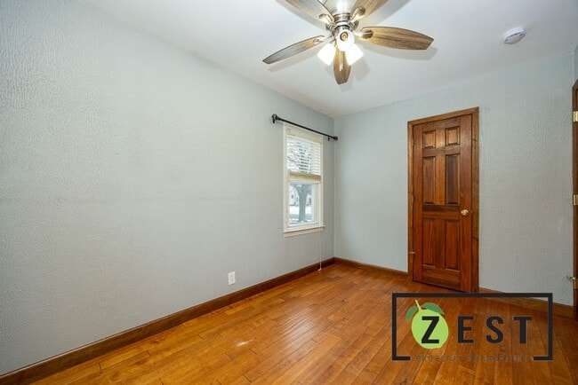 Building Photo - Amazing 3 Bedroom 1 Bathroom - $1500