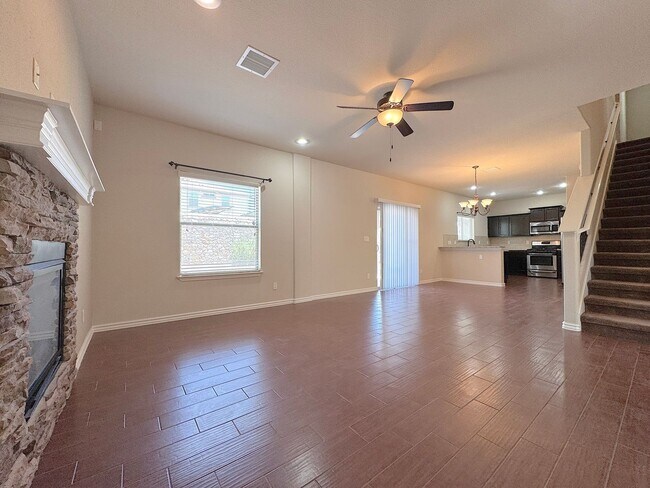 Building Photo - West El Paso 4bed/3bath + office - Refrig ...
