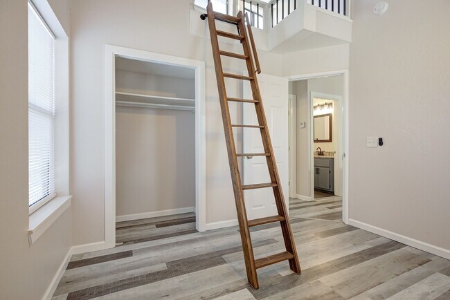 Building Photo - 608 E Eufaula St