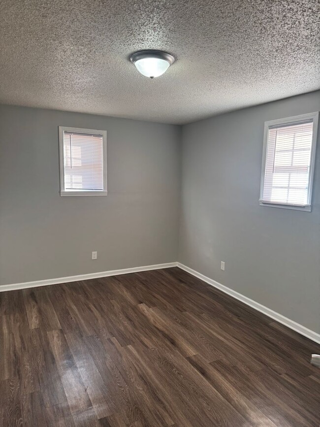 Building Photo - 944 Semmes St