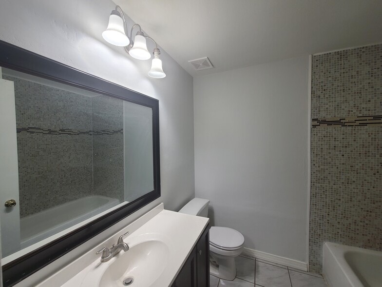 Building Photo - 9511 Pembridge Ct