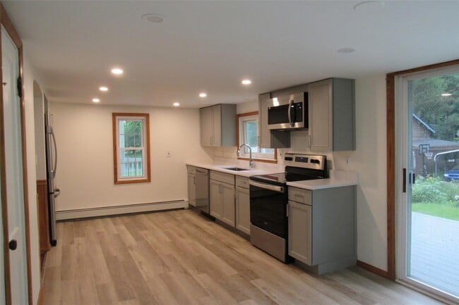 Building Photo - 1025 Freedom Plains Rd