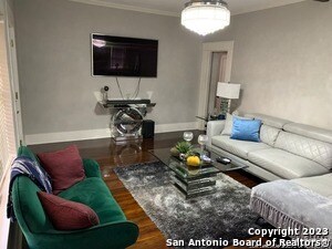 Building Photo - 626 E Woodlawn Ave