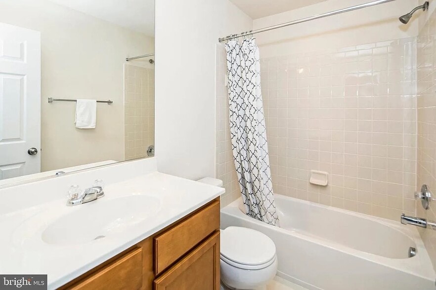 Building Photo - 5907 Leben Dr