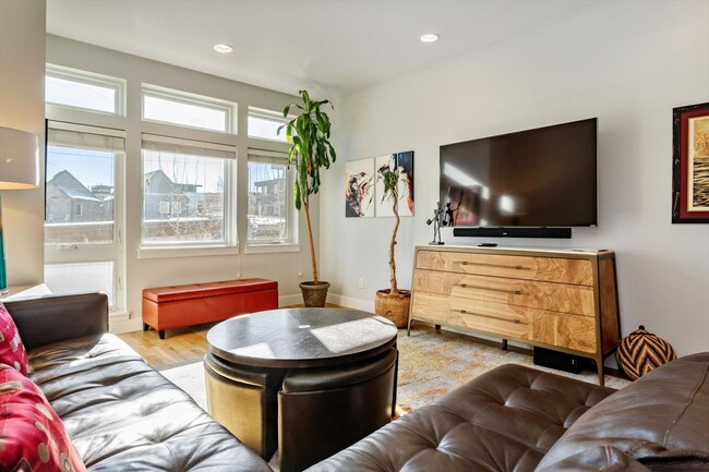 Building Photo - 4-Story Furnished 2BD, 2.5BA LoHi Townhome with Rooftop Deck
