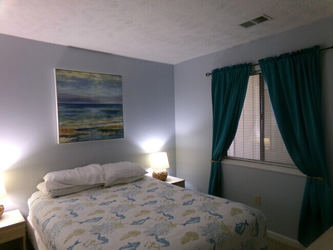 Building Photo - 4262 Pinehurst Cir