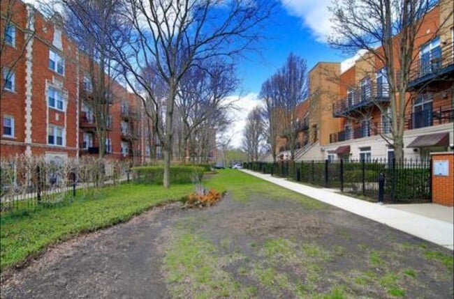 Building Photo - 1033 E 46th St