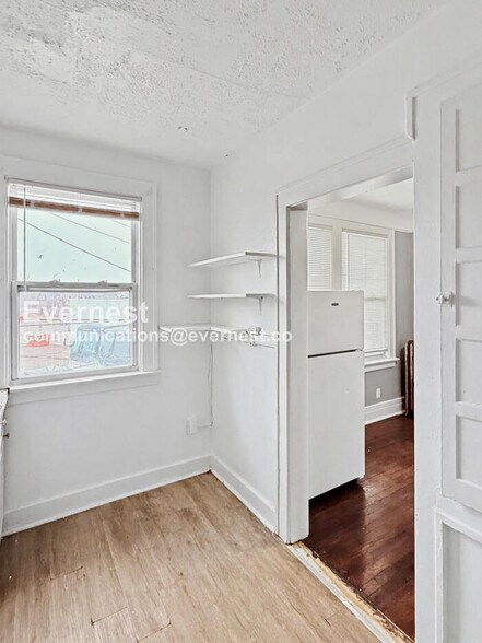 Building Photo - 9351 Woodside St