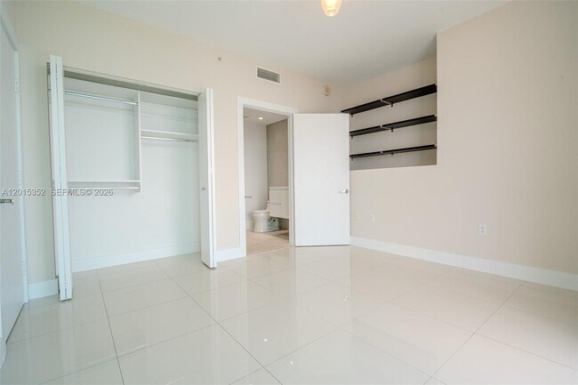 Building Photo - 900 Biscayne Blvd