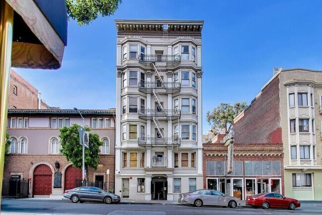 Building Photo - 860 Bush St