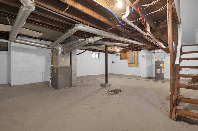 Building Photo - Updated 3 Bedroom, 2 Bathroom Home with Sp...