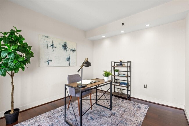 Building Photo - 1530 Key Blvd