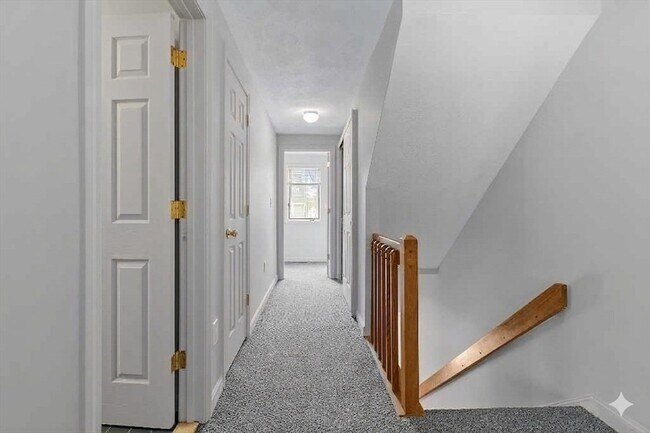 Building Photo - 8 Deer Path