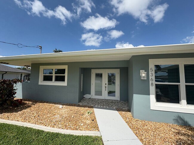 Building Photo - Beautifully Furnished Pool Home with Boat ...