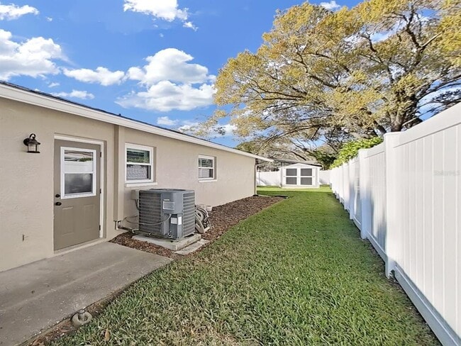 Building Photo - 308 Hammock Dr