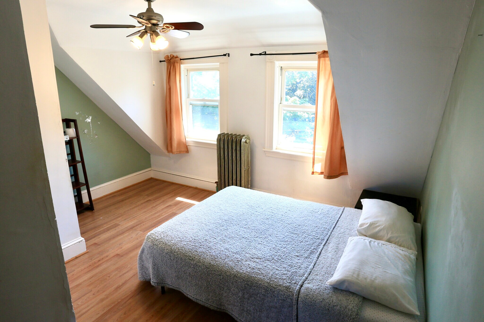 Building Photo - 124 Forest St