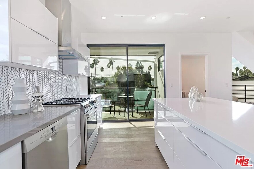 Building Photo - 6077 Hargis St