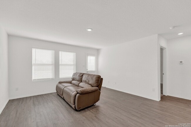 Building Photo - 5499 Daphne Path