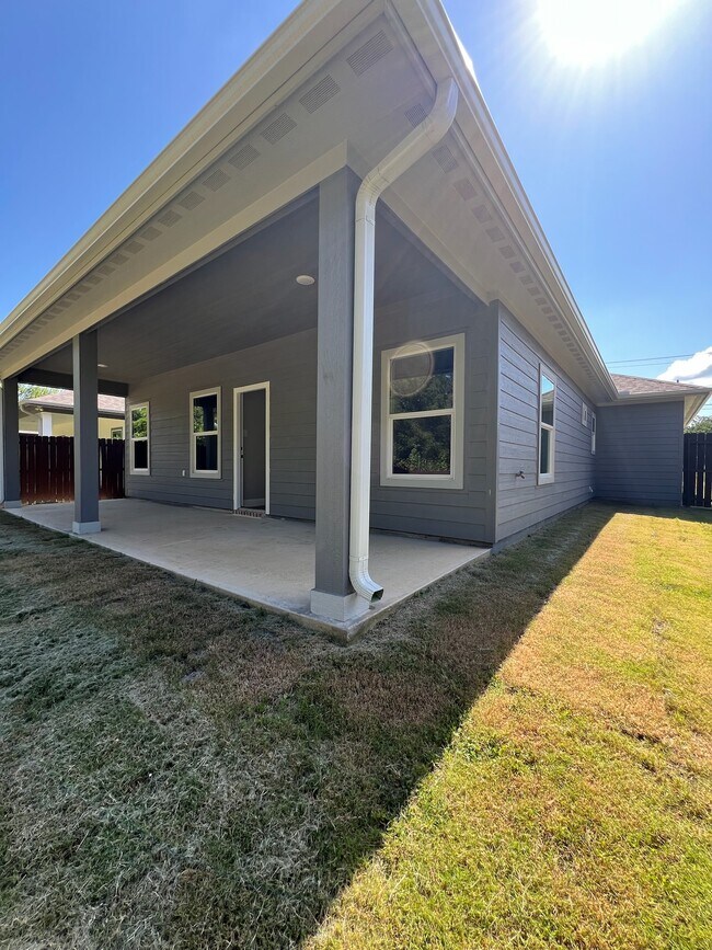 Building Photo - 821 Edgar St