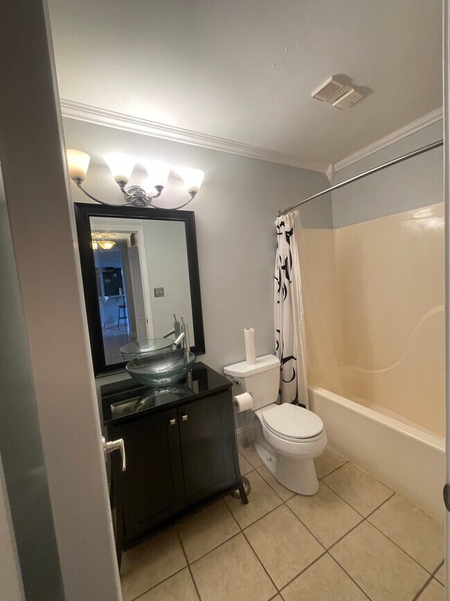 Building Photo - 3808 Raintree Dr