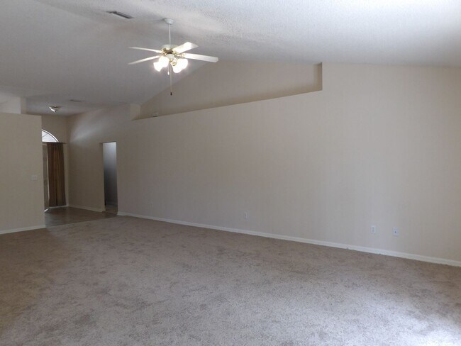 Building Photo - 4 Bedroom 2 Bath 2 Car Garage 2334 Sq Ft C...