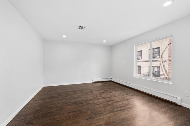 Building Photo - 1916 Grand Ave