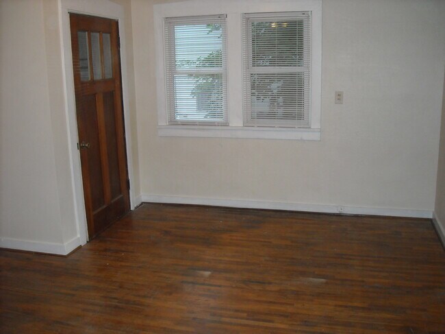 hard wood floors thru out house - 1506 Delaware Ave