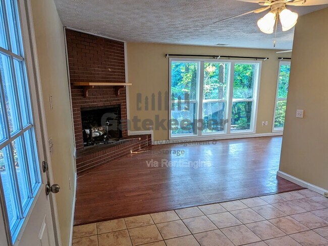 Building Photo - 1096 Boone Rd