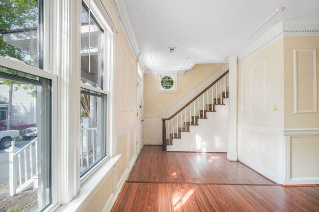 Building Photo - 307 Hawke St