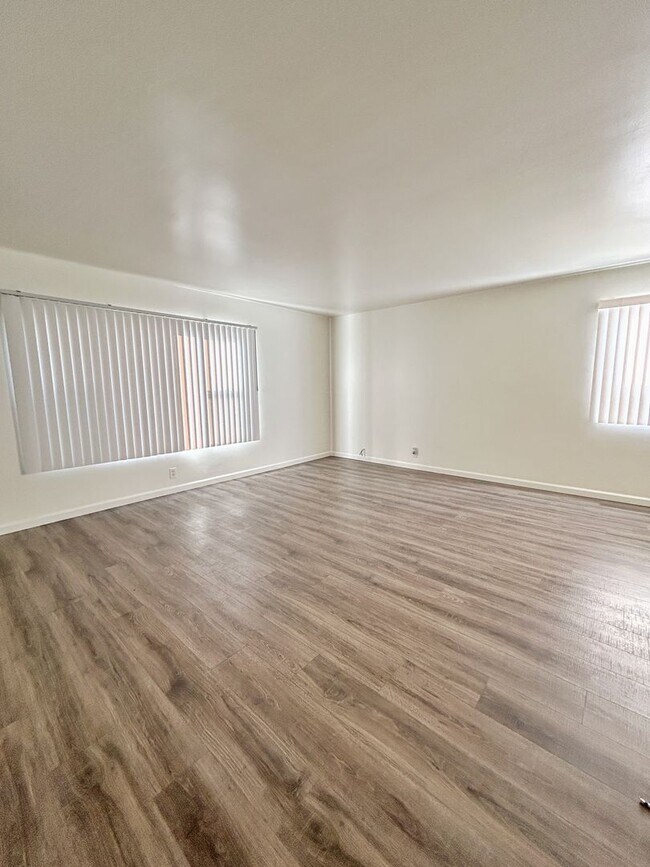 Building Photo - SPACIOUS 1BD/1BA UNIT INCLUDES 1-CAR GARAGE