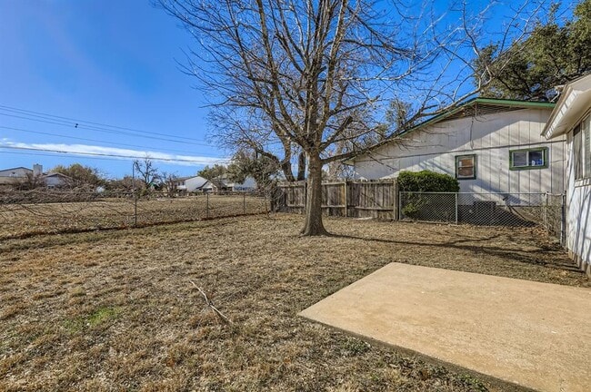 Building Photo - 11807 Acorn Creek Trail