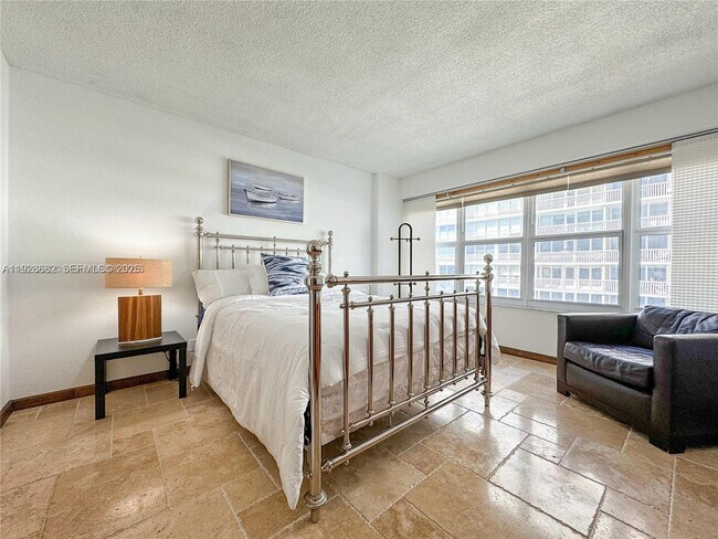 Building Photo - 4010 Galt Ocean Dr