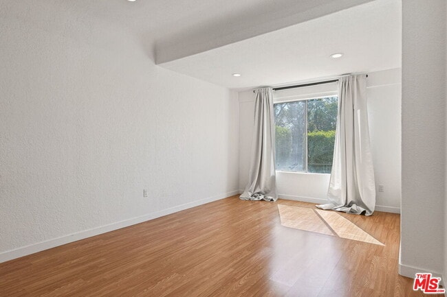 Building Photo - 2041 W 31st St