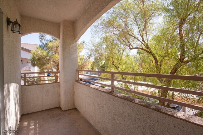 Building Photo - 5655 E Sahara Ave