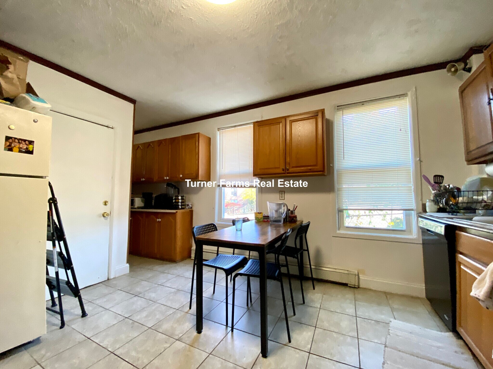 Building Photo - 205 Hillside St