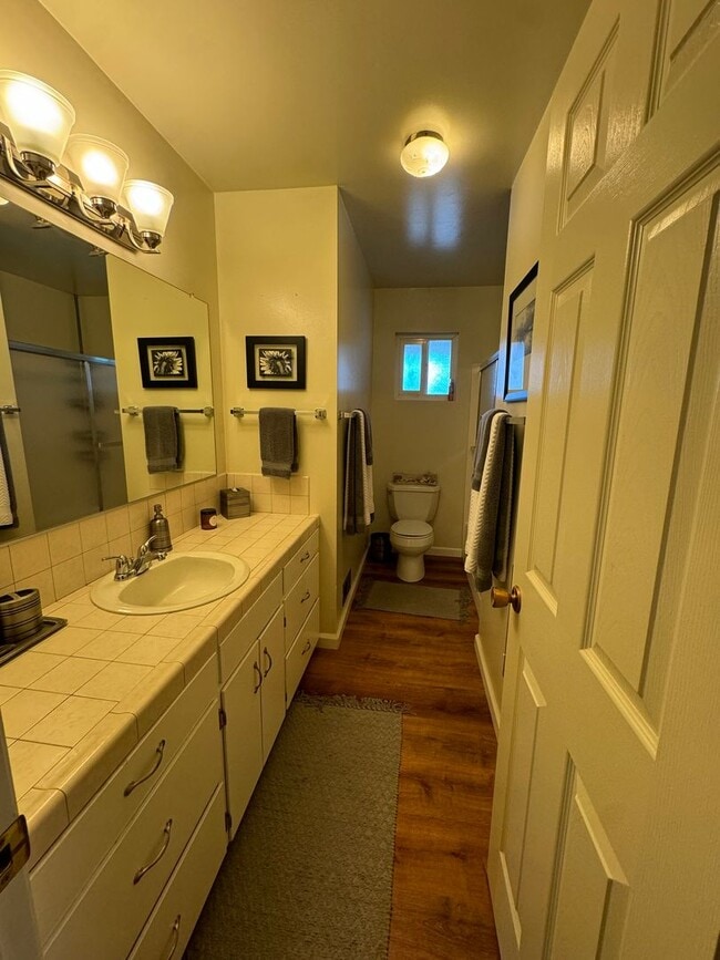 Building Photo - Single story golf course home across the street from the lake! Enjoy Lake of the Pines living!