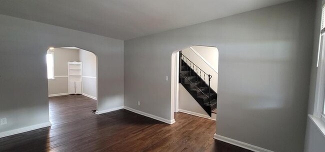 Building Photo - 4933 Edgemere Ave