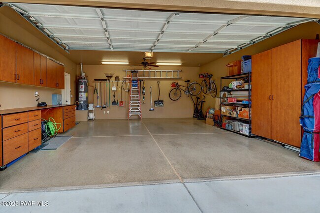 Building Photo - 5819 N Bronco Ln